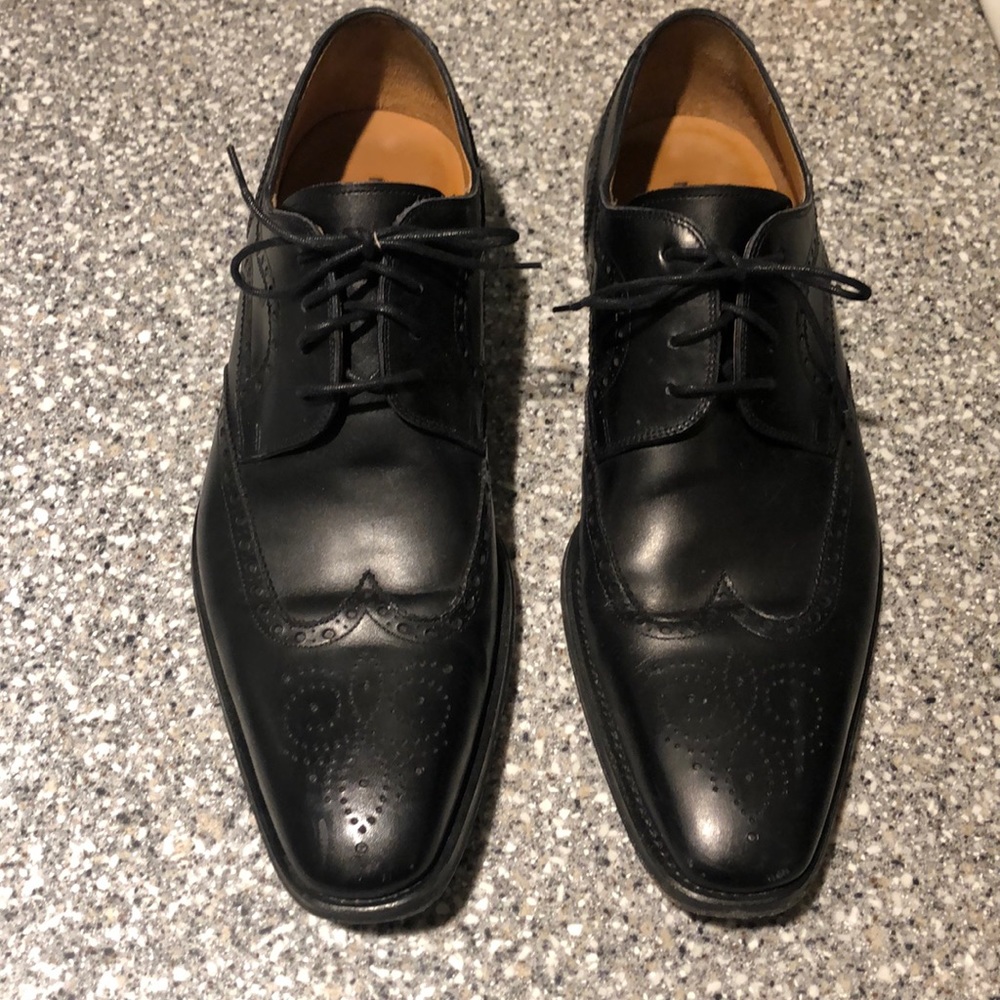 Magnanni 10.5 Black Leather Wing Tipped Oxfords